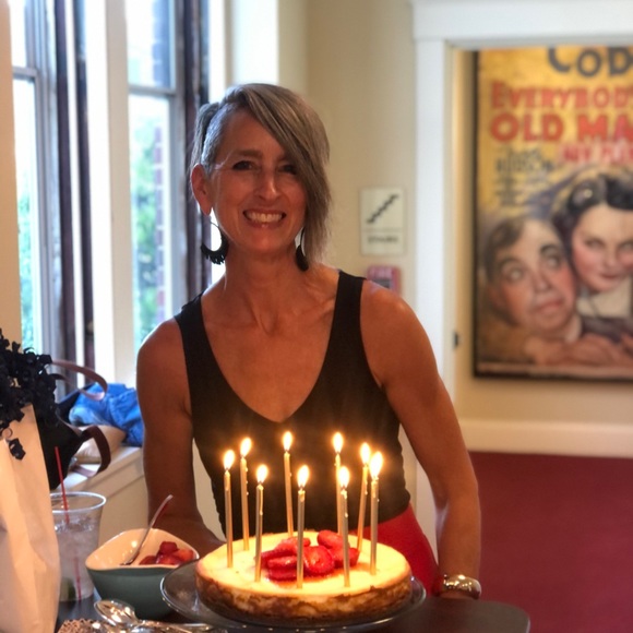 Meet your Posher, Kim - Picture 2 of 2